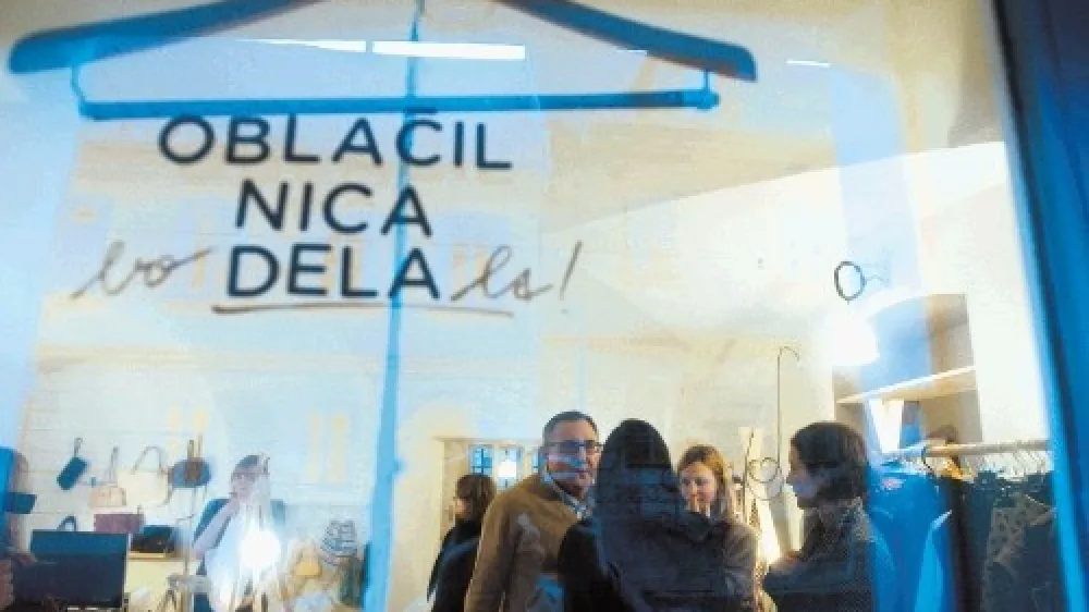 Socialni podjetniki opozarjajo, da država deli sredstva  po tako zapletenih administrativnih postopkih, da morajo zaposliti vsaj eno osebo, ki se ukvarja samo z razpisi.