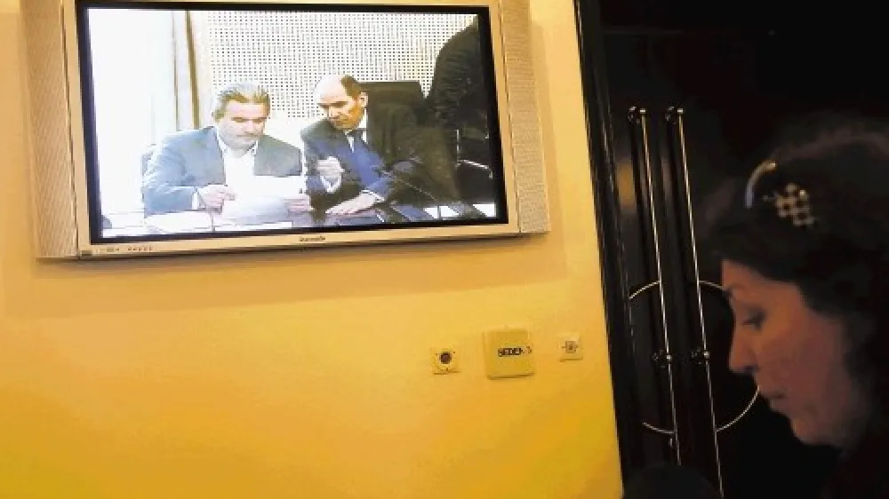 Minister za delo Andrej Vizjak preverja, ali lahko &raquo;dobre re&scaron;itve&laquo; padlega družinskega zakonika uporabi takoj. Določila o istospolnih družinah po njegovem mednje ne sodijo.