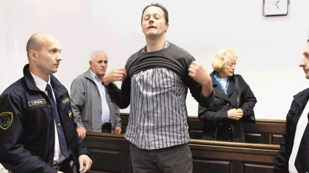 Primož Čerin trdi, da ga je pokojni Fatmir Bajrami več let izkori&scaron;čal in izsiljeval, nasilne metode pokojnega pa je na sodi&scaron;ču potrdilo tudi nekaj prič.