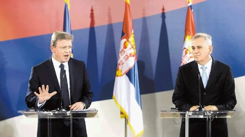 Inavguracije srbskega predsednika Tomislava Nikolića se je udeležil evropski  komisar za &scaron;iritev &Scaron;tefan F&uuml;le in ocenil, da Srbijo na poti v EU čaka veliko izzivov.