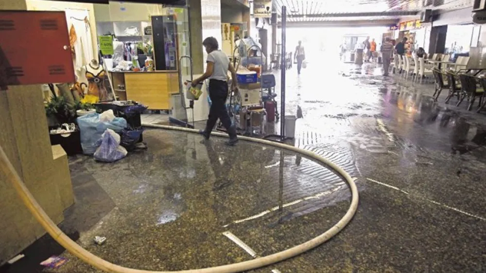 Zaradi močnega neurja je bil pod vodo podhod ljubljanske  železni&scaron;ke postaje.