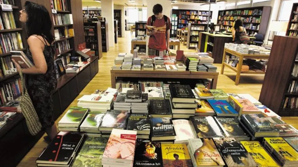 Večina velikih knjigarni&scaron;kih knjigotržcev krivi spletni gigant Amazon za neugodno stanje, v katerem so se zna&scaron;li.