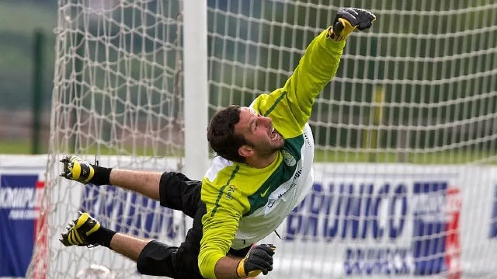 Svoj dres s podpisom je prispeval tudi Samir Handanović.  (Foto: Jaka Adamič)
