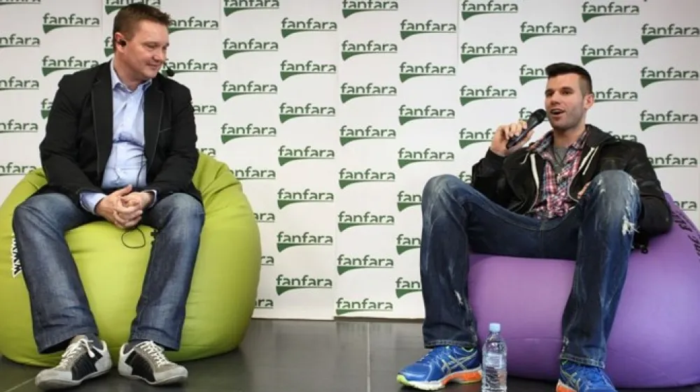 Tomažu Ambrožiču se je kasneje na odru pridružil tudi ko&scaron;arkar Sani Bečirević.