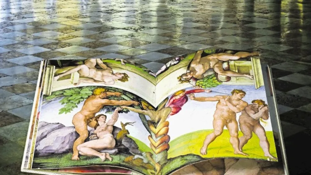 Knjige so ročno vezane,  imajo ročno izdelan usnjeni hrbet, vsaki knjigi pa  je dodana  okrasna vrvica iz zlate preje. Vsaka od  knjig ima 254 barvnih strani, več kot 40 odstotkov vseh slik je v merilu 1 : 1.