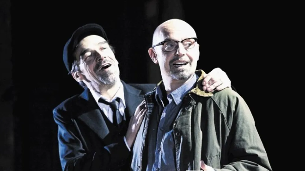 Mračni triptih Mateja Mati&scaron;ića Vo&scaron;čeni ljudje je v HNK Zagreb zrežiral Janusz Kica.