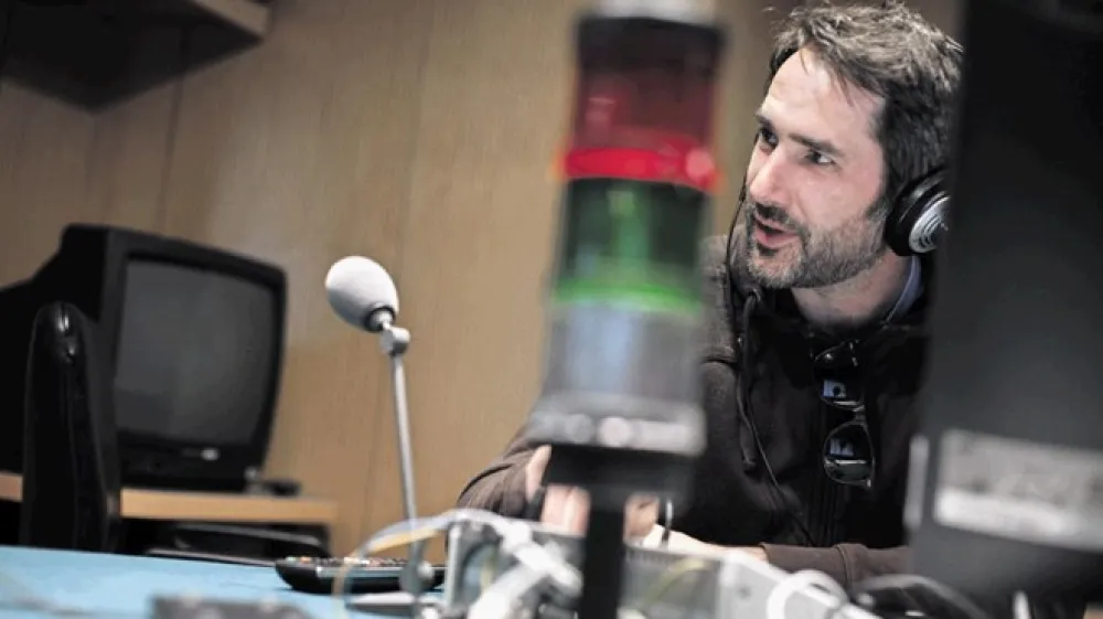 Svojega posla se &Scaron;alehar loteva pametno in preudarno, saj zase nemalo kratov javno trdi, da je občasno navaden kreten, to pa počnejo zreli in pametni ljudje.