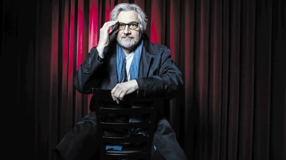 Micha&euml;l Dudok de Wit je prejel oskarja za kratki animirani film Oče in hči, pri Rdeči želvi pa je podpisan kot avtor zgodbe in režiser.