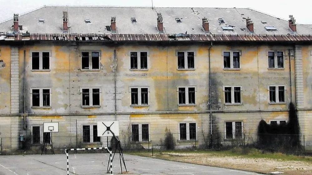 Nekdanja bov&scaron;ka voja&scaron;nica je končno dobila novega lastnika, ki jo bo spremenil v turistični kompleks.