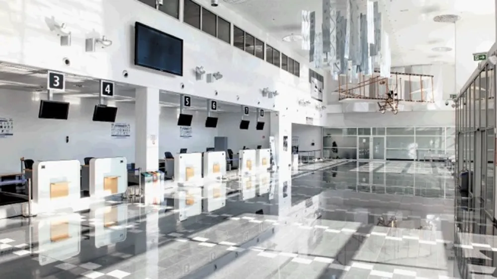 &Scaron;tevilo potnikov na mariborskem letali&scaron;ču v zadnjih 25 letih ni preseglo  25.000. Lani so jih na&scaron;teli 8890. Novi lastniki Aerodroma Maribor napovedujejo, da jih bodo leta 2021 na&scaron;teli 1,54 milijona, kar je dvakrat več od zmogljivosti novega potni&scaron;kega terminala.