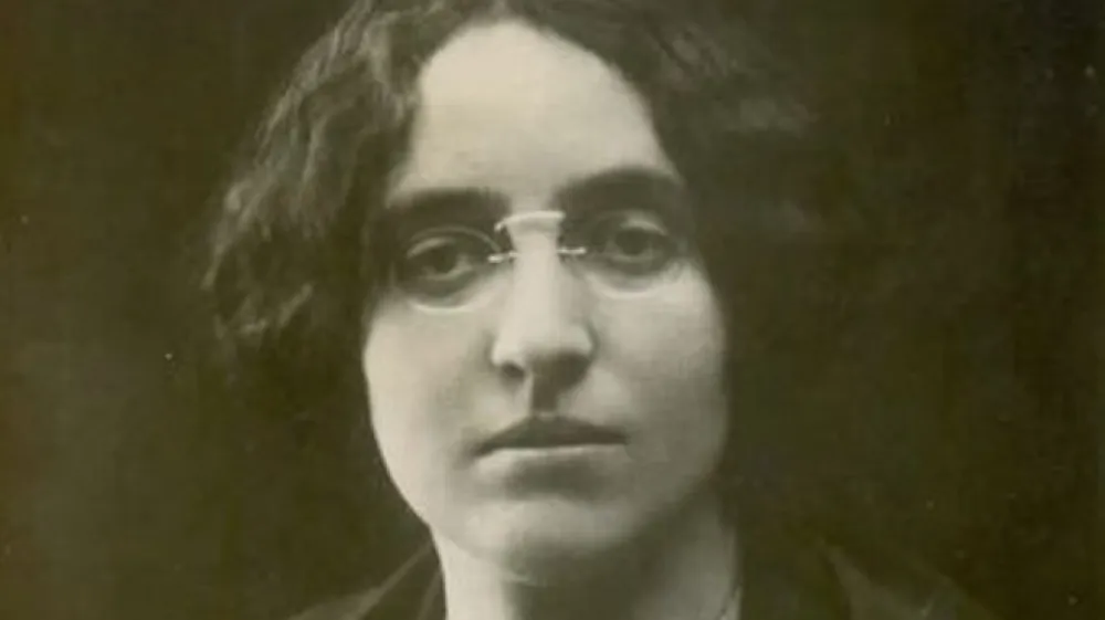 Zofka Kveder je bila močno pred svojim časom: ni le ena prvih slovenskih pisateljic, temveč tudi ženska, ki si je z lastnim trudom in inteligenco izborila samostojno, polno življenje.