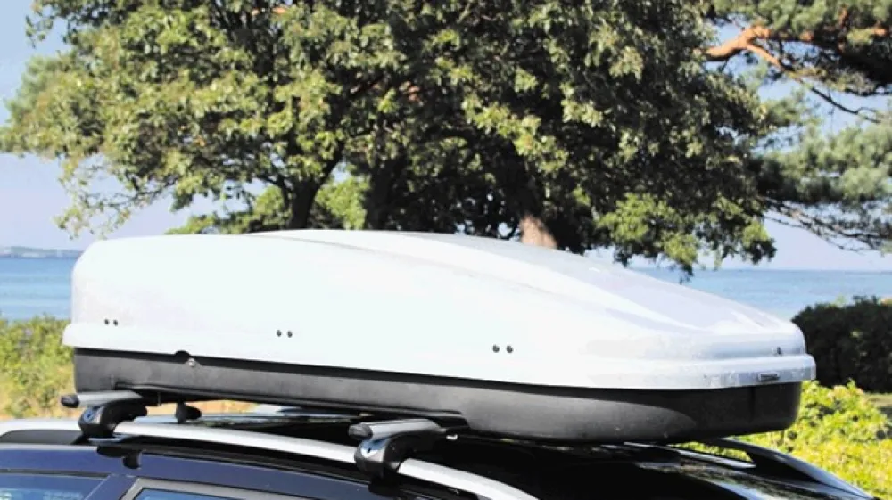 Naj na avto namestimo kovček, smuči, kolesa ali kaj drugega &ndash; v vsakem primeru moramo poskrbeti, da bo name&scaron;čeno pravilno in da bomo vozili previdno.