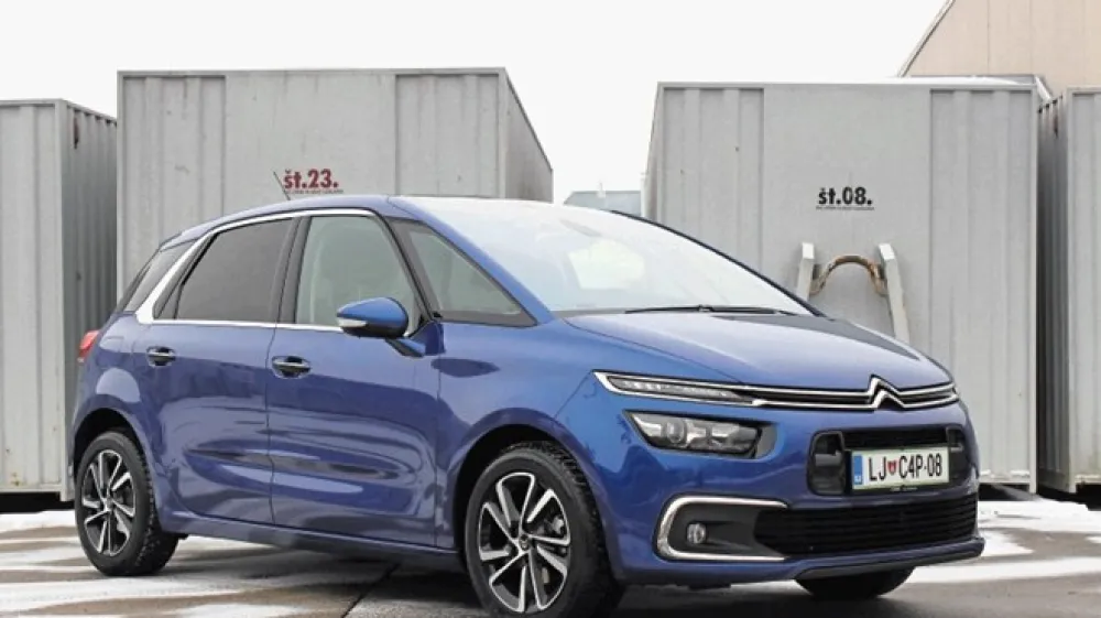 Citro&euml;n C4 picasso (zgoraj) in renault scenic