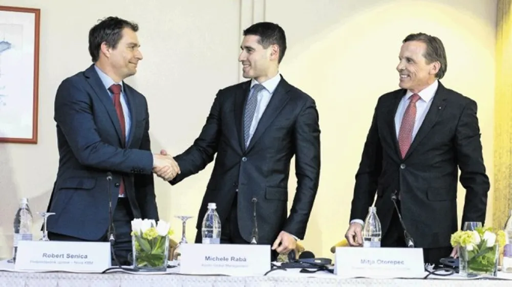 Podpredsednik uprave Nove KBM Robert Senica, Michele Rab&aacute; iz  ameri&scaron;kega sklada Apollo in direktor Summit Leasinga Mitja Otorepec