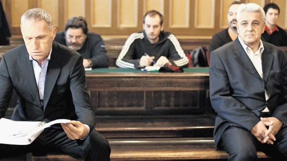 Na sodi&scaron;ču se je začelo ponovljeno sojenje proti nekdanjemu direktorju republi&scaron;kega stanovanjskega sklada Edvardu Ovnu (levo) in Zdravku Strmčniku zaradi zemlji&scaron;č na območju &scaron;kofovih zavodov.