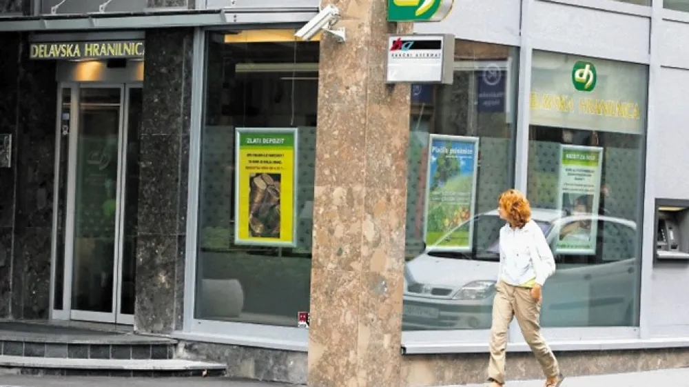 Centralna banka je v najnovej&scaron;i analizi o  nadomestilih  za plačilne storitve ugotovila, da je za komitente  najcenej&scaron;a Delavska hranilnica.