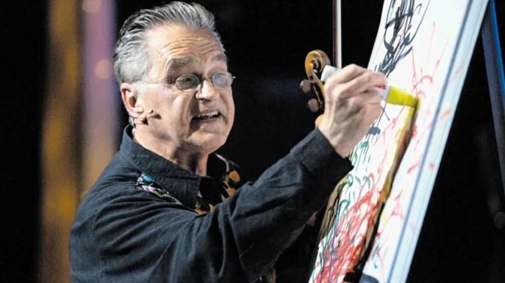 Energični Miha Pogačnik pri posredovanju svojih sporočil vodjem uporablja risbo in glasbo.