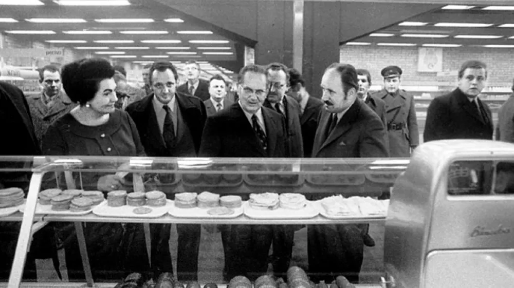 Josip Broz - Tito in Jovanka Broz v  veleblagovnici Maximarket ob odprtju 22. novembra 1971