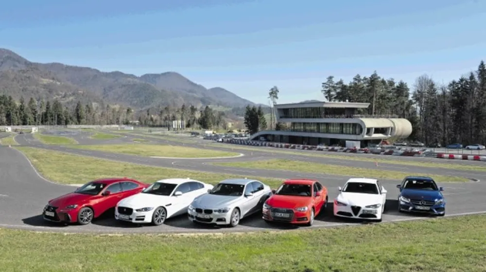 Ocenjevanje &scaron;estih prestižnih limuzin srednjega razreda je trajalo več dni. Med drugim smo dinamične teste opravili na poligonu na Vranskem, pot pa nas je vodila vse do Logarske doline in Ljubnega.