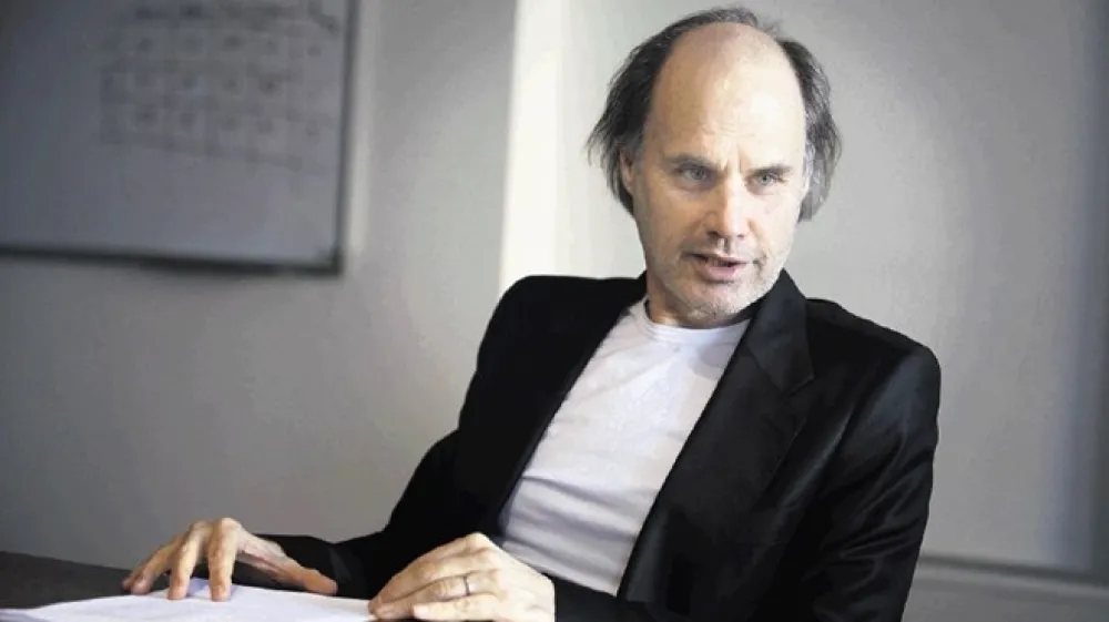 Začelo se je kmalu po tem, ko je Dragan Maru&scaron;ič leta 2012 prevzel rektorski položaj. Astrid Pra&scaron;nikar ni hotel plačati potnih stro&scaron;kov in nadur, nanjo je kričal  ter ji onemogočal sodelovanje pri upravljanju univerze.