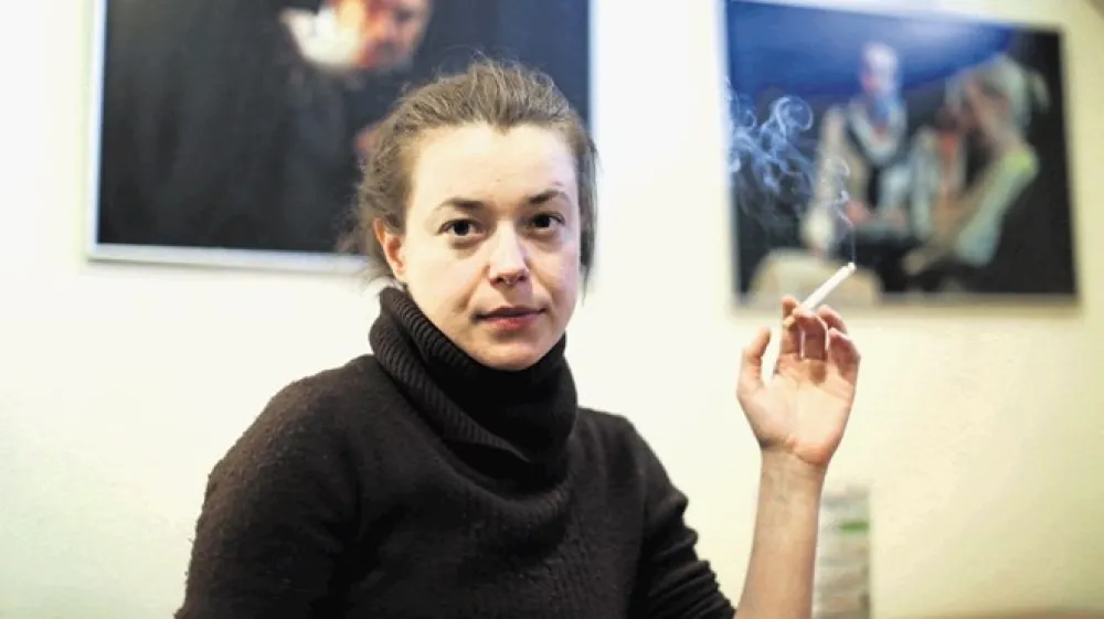 &raquo;Če smo zvesti ideji, da smo umetniki, da se skozi to umetnost razgaljamo, bi vse o meni morali izvedeti znotraj predstave. Kaj imam jaz dodati kot 'Nina privat', pa ni več toliko zanimivo oziroma ljudi običajno razočara,&laquo; ugotavlja igralka Nina Ivani&scaron;in.