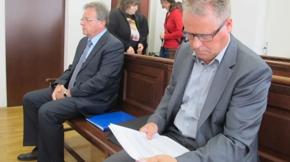 Sojenje Ernestu Plesniku in Stanislavu Dečmanu, 2016