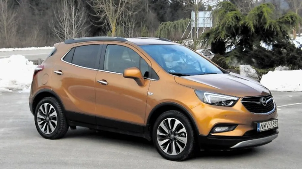 Opel mokka X (zgoraj) in mitsubishi ASX