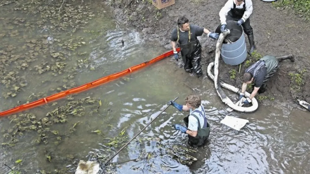 V Tojnico, ki so jo čistili delavci podjetja  VGP Drava Ptuj, je stekla velika količina pesticidov.