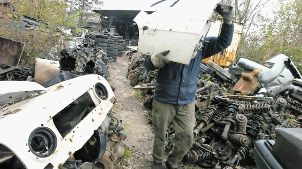 Na leto se v državi izrabi najmanj 30.000 vozil, vendar na 17 uradnih avtoodpadih po državi konča le okoli 6000 vozil. Preostala se znajdejo v nezakoniti razgradnji, naravi, tujini&hellip;