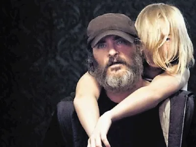 Lynne Ramsay je v 85 minutah demonstrirala moč pripovedne ekonomije in sugestivnost montažnega reza v pravem trenutku. Njen film je med drugim glorifikacija obrtne spretnosti, v sodobnem filmu skoraj izumrle vrline. V glavni  vlogi  je blestel Joaquin Phoenix.