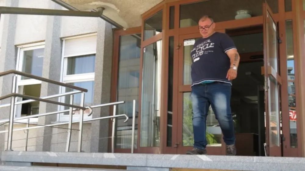 Oče pokojne dveletnice Senad Karda&scaron;ević se v življenje svoje nekdanje partnerice ni želel vtikati.