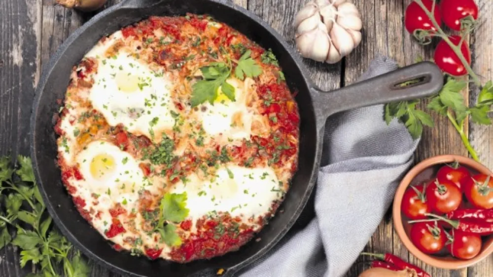 Sočna poletna malica, ki je prav lahko tudi zajtrk, kosilo ali večerja.