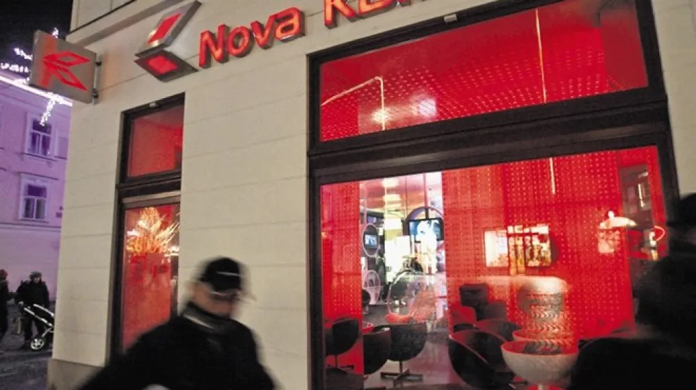 Ultimat BS so najbolj boleče občutili tisti uslužbenci v banki, ki so morali v preteklih tednih delati nadure. Zaradi tega naj bi bilo delovno razpoloženje v marsikateri pisarni NKBM zelo slabo.