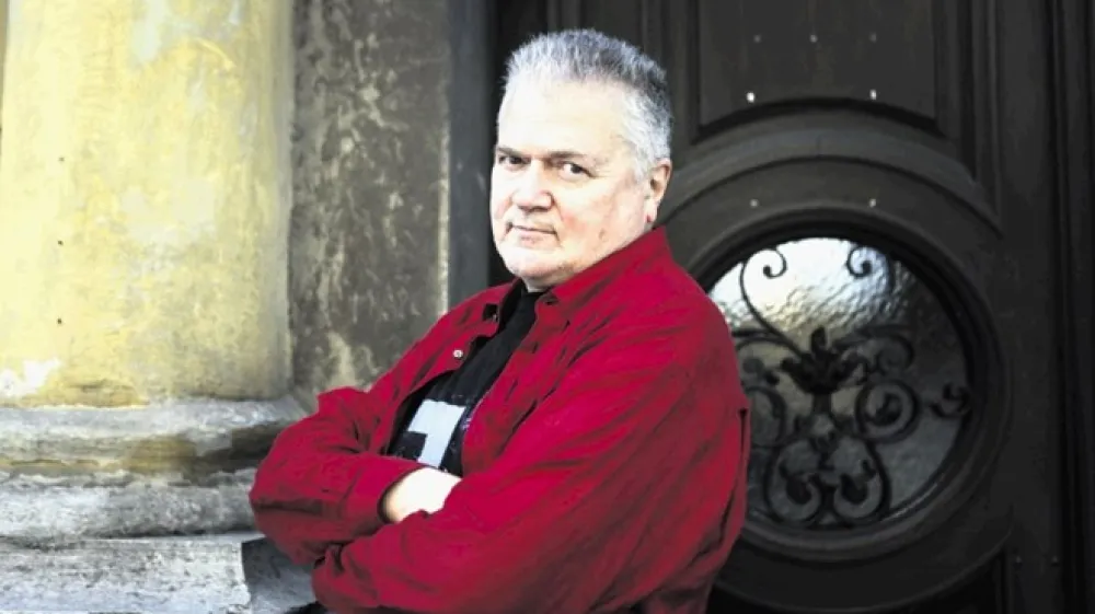 &raquo;Vedno imam v mislih mladega bralca, ki potrebuje zgodovinski zapis identitete, ki mu je blizu. Sam sem tako literaturo zelo potreboval, pa je ni bilo. Zdaj je,&laquo; pravi italijanski avtor Franco Buffoni.