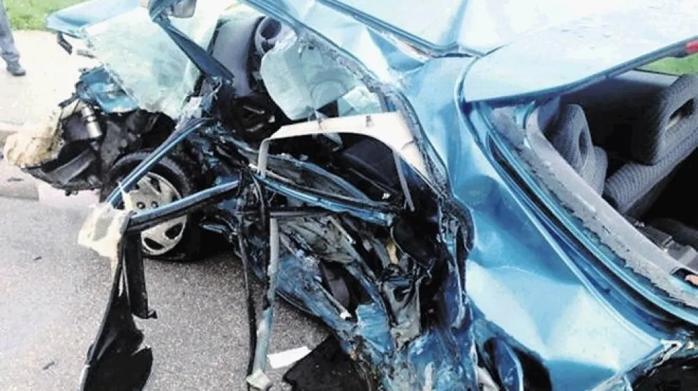 Mladi Jordan Latas je po silovitem trčenju umrl v izmaličeni zeleni hondi, potek nesreče pa je vsakdo videl nekoliko drugače.