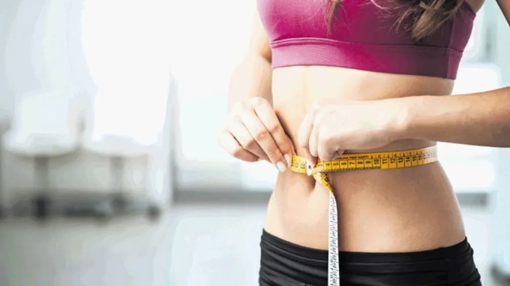 Zdrava prehrana je ključ do ploskega trebuha, tista pika na i, s katero ob redni vadbi odpravimo &scaron;e zadnje odvečne ma&scaron;čobne blazinice.