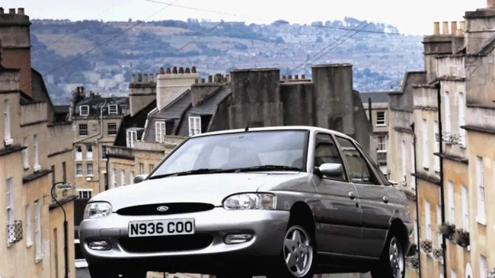 Ford escort je bil v &scaron;estih generacijah naprodaj med letoma 1968 in 2004. Že leta 1998 so pri Fordu naznanili prihod naslednika z imenom focus.