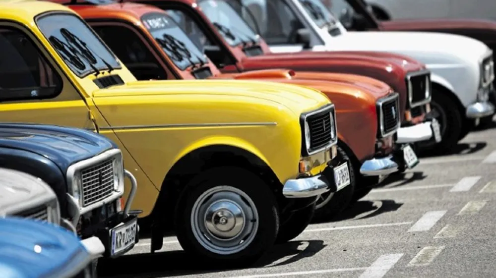 Renaultov model 4, priljubljena katrca, je na slovenskih cestah pustila velik pečat, do leta 1992 so jo proizvajali  tudi v IMV v Novem mestu.