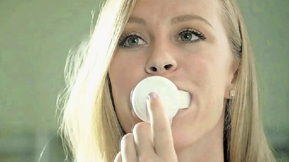 Da bi se ustniki prilegali vsem uporabnikom, so izdelovalci analizirali dva tisoč čeljusti tako žensk kot mo&scaron;kih, razlike pa so premostili s pomočjo prožnega silikona, iz katerega je izdelan ustnik.