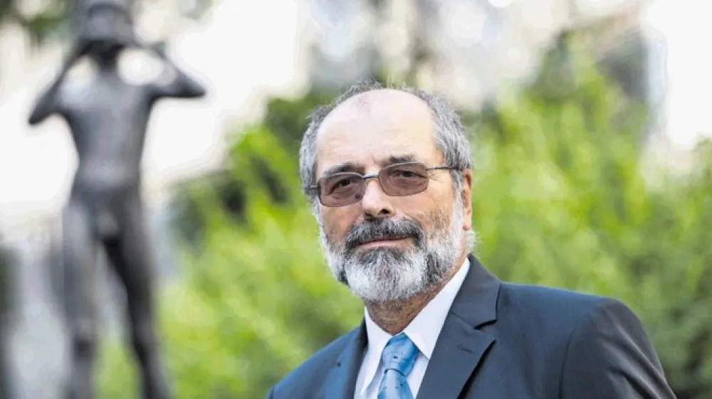 Generalnemu direktorju RTV Slovenija ni uspelo razre&scaron;iti direktorice Televizije Ljerke Bizilj. Zdaj se bo posvetil re&scaron;evanju leto&scaron;njih plač.