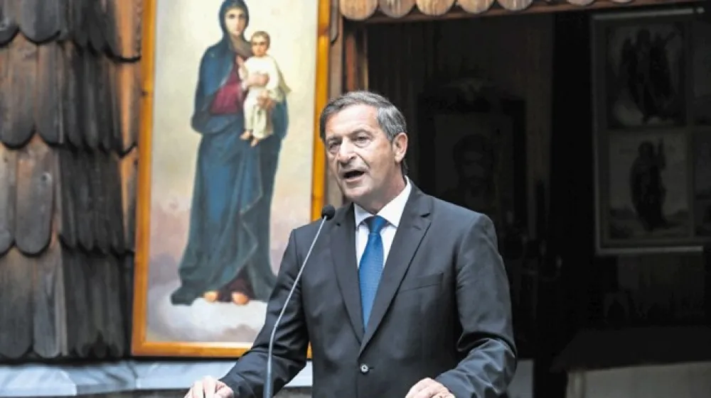 Vsi, ki že dobro stoletje skrbijo za kapelico, izkazujejo človečnost, ki je je danes vse manj, je dejal slovenski zunanji minister Karl Erjavec.