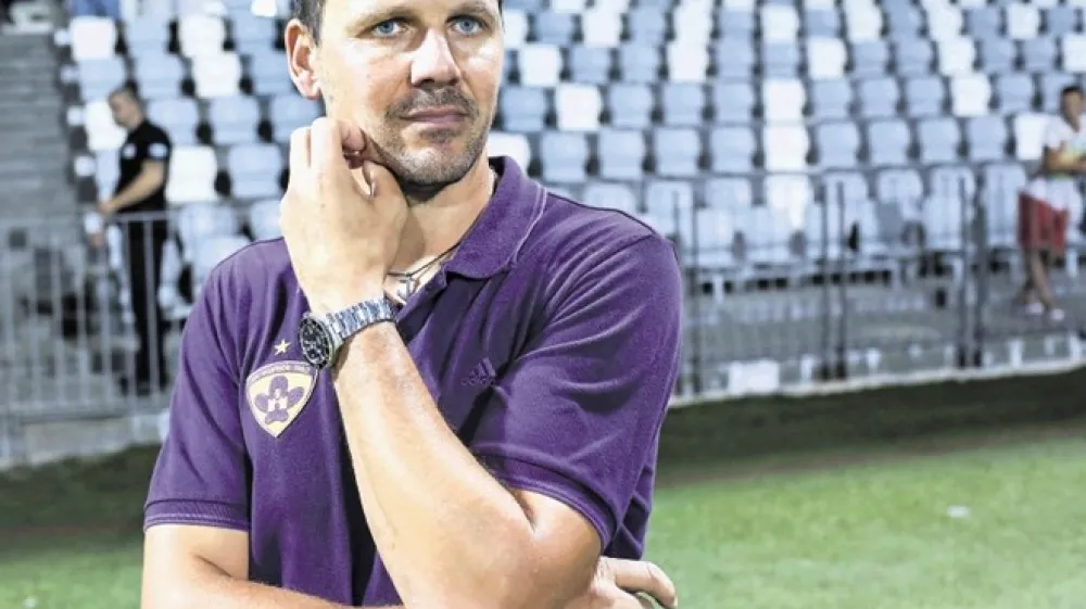 Na klopeh nogometnih drugoliga&scaron;ev bo najbolj zveneče trenersko ime Ante &Scaron;imundža, nekdanji trener Maribora, ki bo sku&scaron;al z Muro  napredovati v prvo ligo.