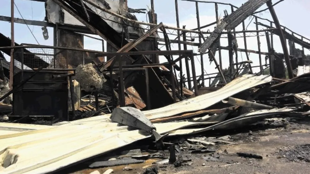 Od požara v ljutomerskem Eko Plastkomu sta minila že dva meseca,  sanacija pa se ni &scaron;e niti začela.