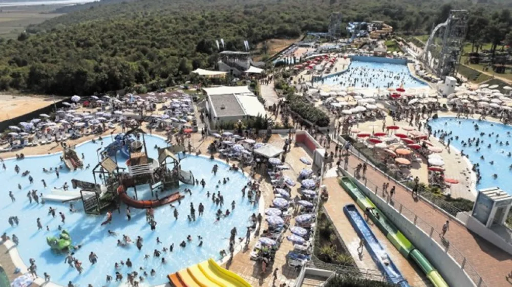 Istralandia je največji vodni park pri na&scaron;ih južnih sosedih. Lastnik, gradbinec Branko Kovačić iz Poreča, je želel zgraditi nekaj, česar Hrva&scaron;ka &scaron;e ni videla.