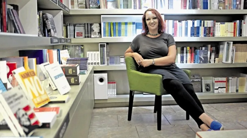 &raquo;V knjigi se res bojujem s sabo, s sceno LGBT, z Javno agencijo za knjigo &ndash; ne vem, s kom ne,&laquo; pravi pisateljica Jedrt Lapuh Maležič.