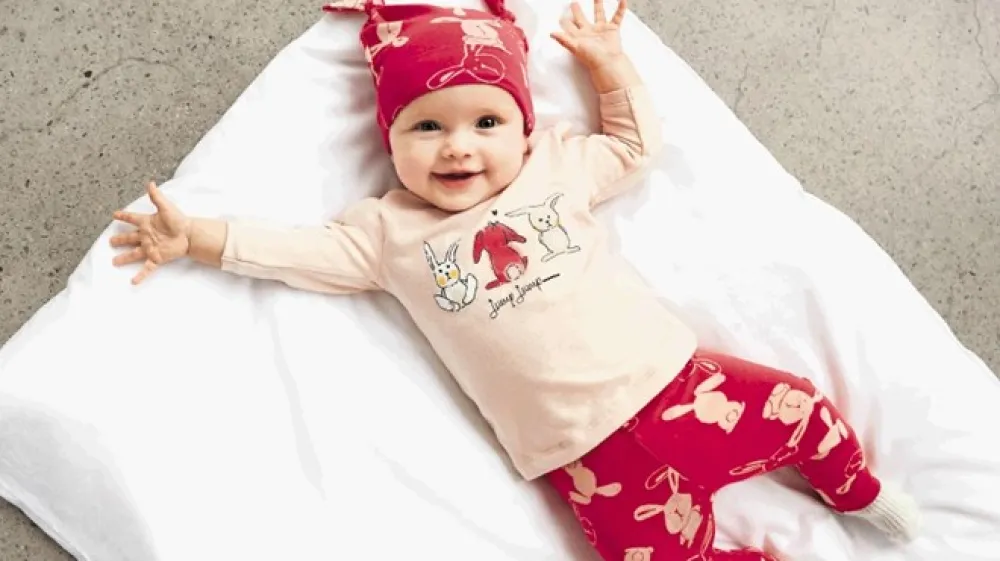 Pri deklicah so letos modne  barve: zelo nežno svetlo rožnata, barva maline in barva posu&scaron;ene vrtnice, pri fantih pa odtenki zelene in rdeče.