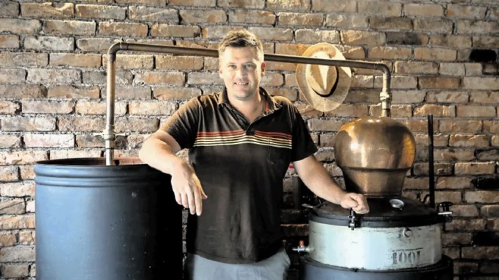 Erik Sarkič: Brinjevec je specifičen zato, ker ga mora&scaron; kuhati dvakrat.