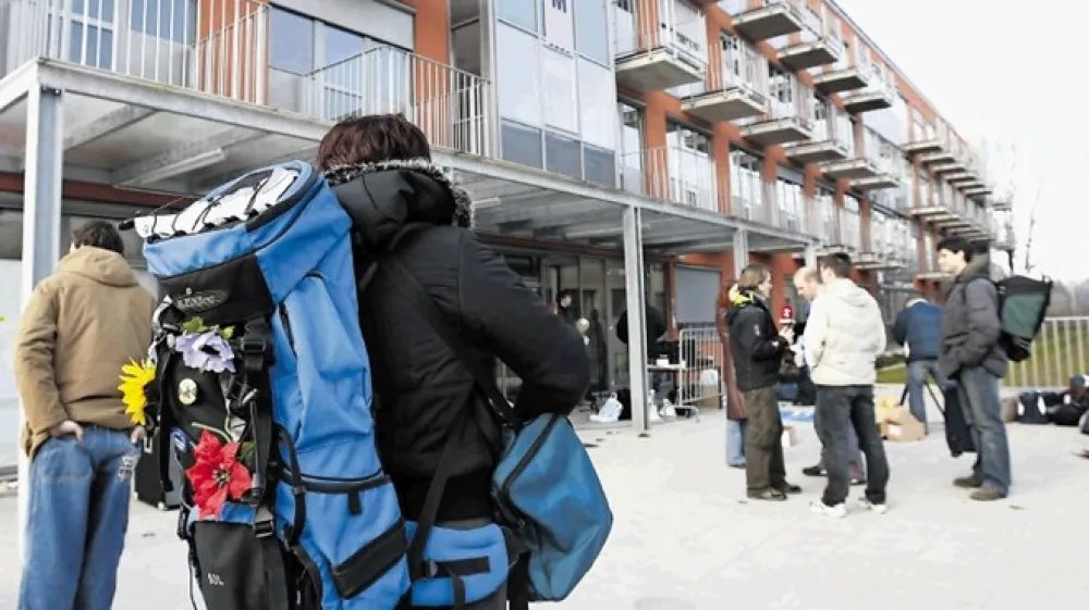 V zavodu &Scaron;tudentski dom Ljubljana napovedujejo, da bodo &scaron;tudenti, ki želijo stanovati v katerem od &scaron;tudentskih domov,  posteljo dobili predvidoma &scaron;e pred koncem novembra.