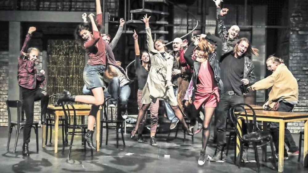 Muzikal Rent je bil doslej uprizorjen v približno 50 državah in preveden v vsaj 25 jezikov, na slovenskih odrih pa bo prvič zaživel v Mestnem gledali&scaron;ču ljubljanskem.