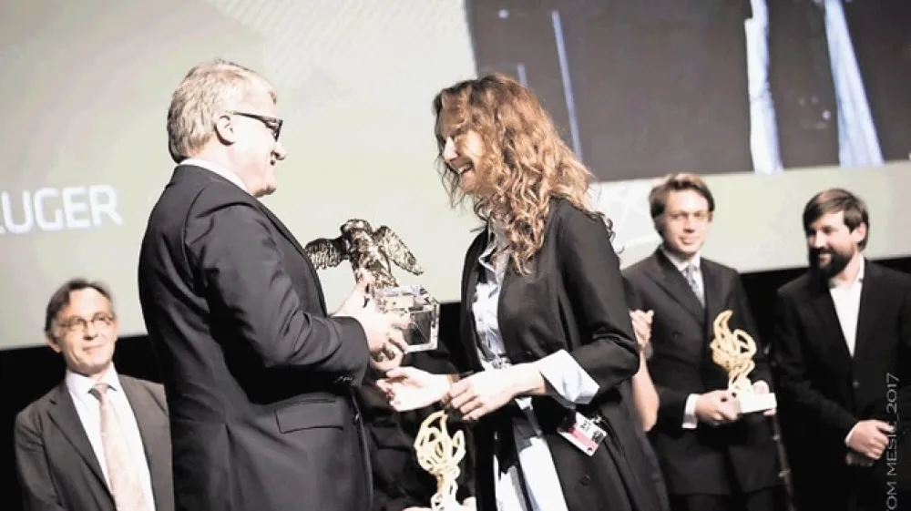 Maja Smrekar je za serijo projektov K-9_topologija prejela nagrado zlata nika festivala Ars Electronica, in sicer v kategoriji hibridne umetnosti.